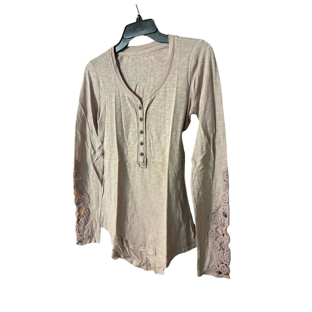 MUDD Crocheted Sleeve Henley Top Like New